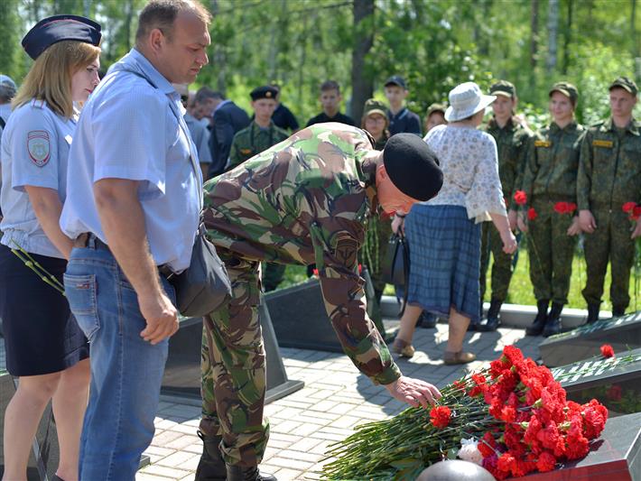 В Томской области сотрудники Росгвардии приняли участие в церемонии захоронения останков солдата Великой Отечественной войны