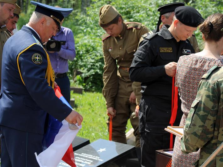 В Томской области сотрудники Росгвардии приняли участие в церемонии захоронения останков солдата Великой Отечественной войны