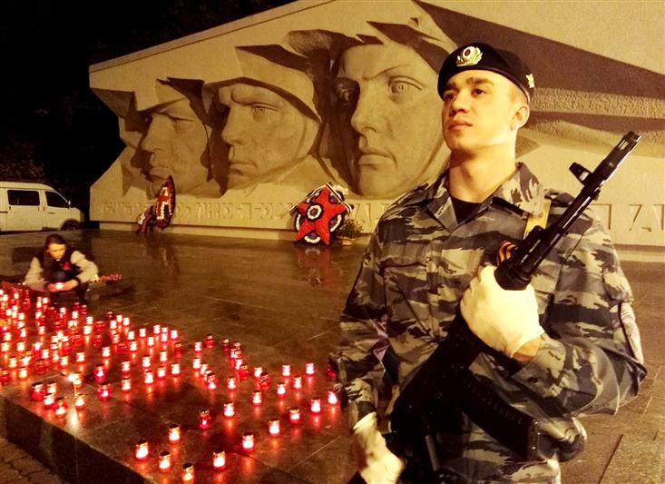 В День памяти и скорби военнослужащие и сотрудники Северо - Кавказского округа Росгвардии приняли участие во  Всероссийской акции «Свеча памяти»