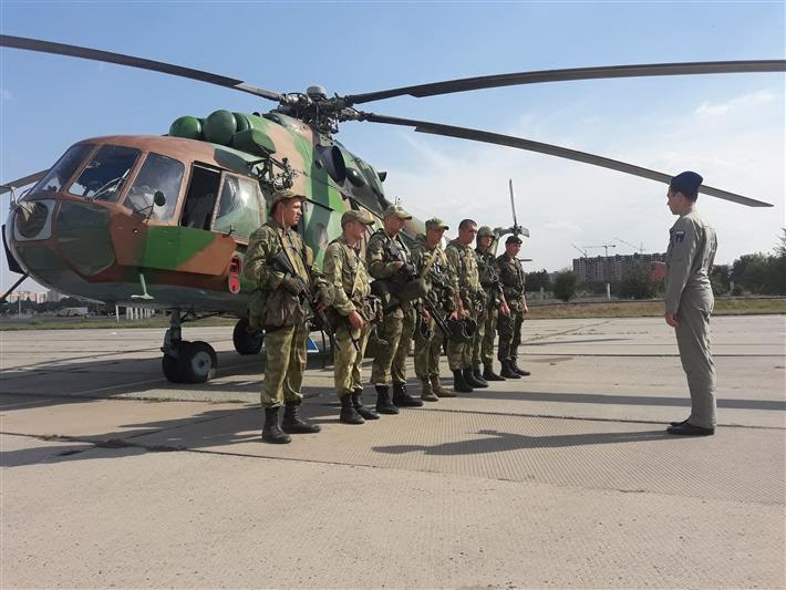 В г. Краснодаре экипажи ветролетов отдельной эскадрильи Северо-Кавказского округа Росгвардии провели совместную тренировку с военнослужащими специального подразделения