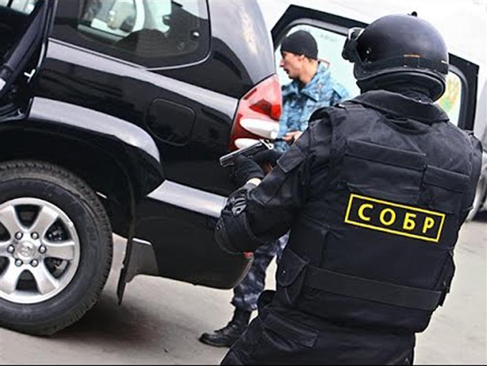 В г. Красноярске бойцы СОБРа Росгвардии оказали силовую поддержку полицейским в задержании автоугонщиков