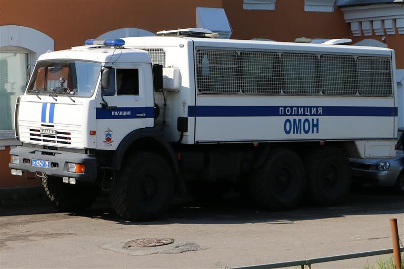 В Ленинградской области бойцы ОМОНа  Росгвардии оказали силовую поддержку сотрудникам полиции и УФСБ  в задержании нарушителей миграционного законодательства 