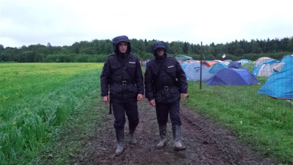 В Тверской области военнослужащие Центрального округа Росгвардии предотвратили незаконное проникновение граждан на территорию проведения рок-фестиваля «Нашествие – 2017»