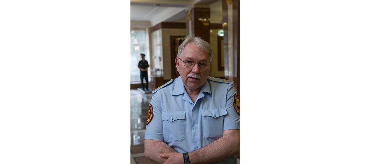 В Центральном аппарате открылась выставка фоторабот начальника Главного управления лицензионно-разрешительной работы и государственного контроля Росгвардии генерал-майора полиции Леонида Веденова