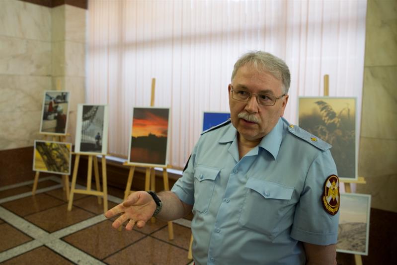 В Центральном аппарате открылась выставка фоторабот начальника Главного управления лицензионно-разрешительной работы и государственного контроля Росгвардии генерал-майора полиции Леонида Веденова