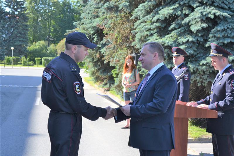 В г. Пскове впервые состоялся гарнизонный развод нарядов Росгвардии, заступающих на боевую службу по охране общественного порядка