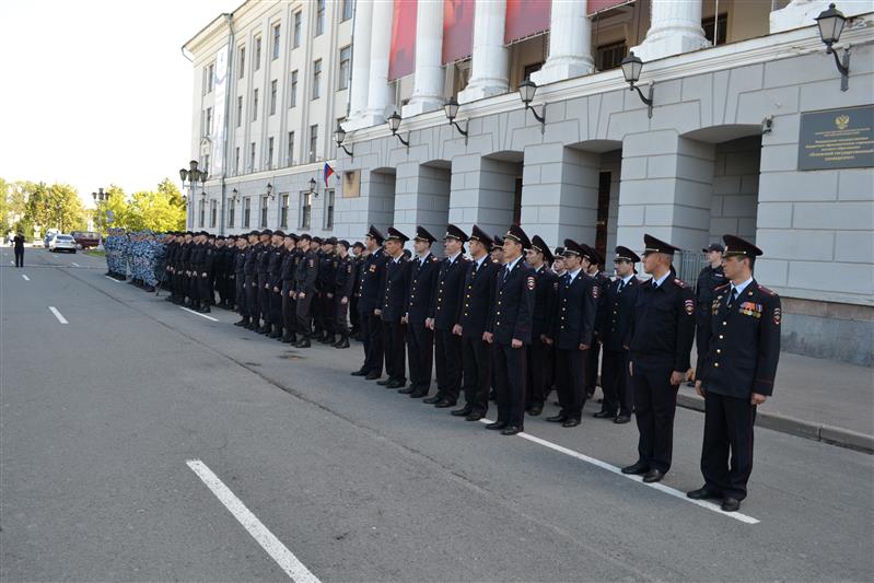 В г. Пскове впервые состоялся гарнизонный развод нарядов Росгвардии, заступающих на боевую службу по охране общественного порядка