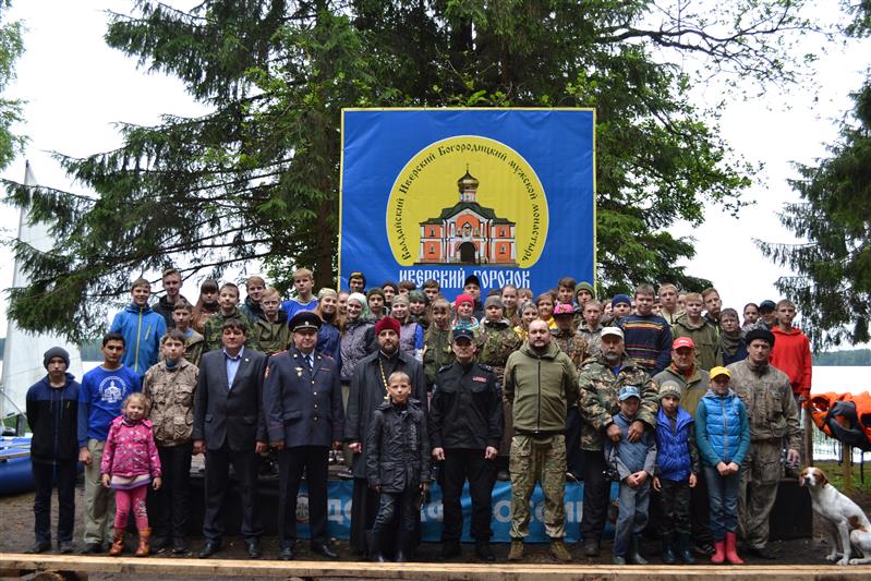 В Новгородской области сотрудники СОБРа Росгвардии приняли участие в  проведении военно-патриотического слета «Иверский городок-2017»