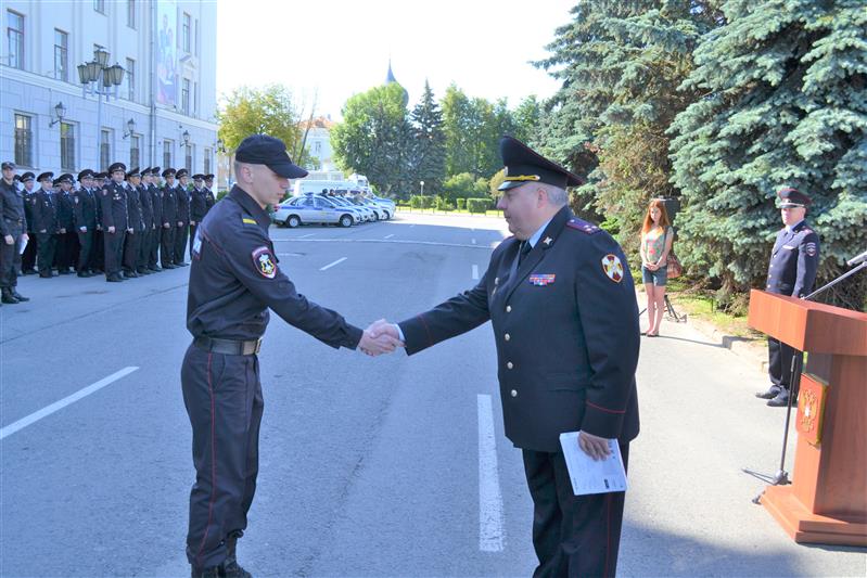 В г. Пскове впервые состоялся гарнизонный развод нарядов Росгвардии, заступающих на боевую службу по охране общественного порядка