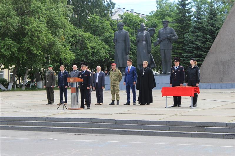 В городе Архангельске прошел общегарнизонный инструктаж сотрудников Росгвардии, заступающих на службу по охране общественного порядка