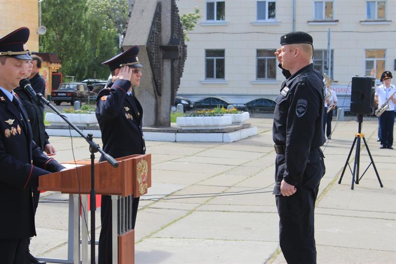 В городе Архангельске прошел общегарнизонный инструктаж сотрудников Росгвардии, заступающих на службу по охране общественного порядка