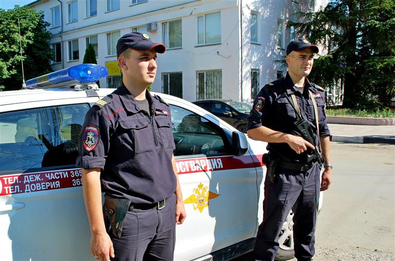 В Крыму сотрудники Росгвардии задержали гражданина, подозреваемого в незаконном хранении оружия
