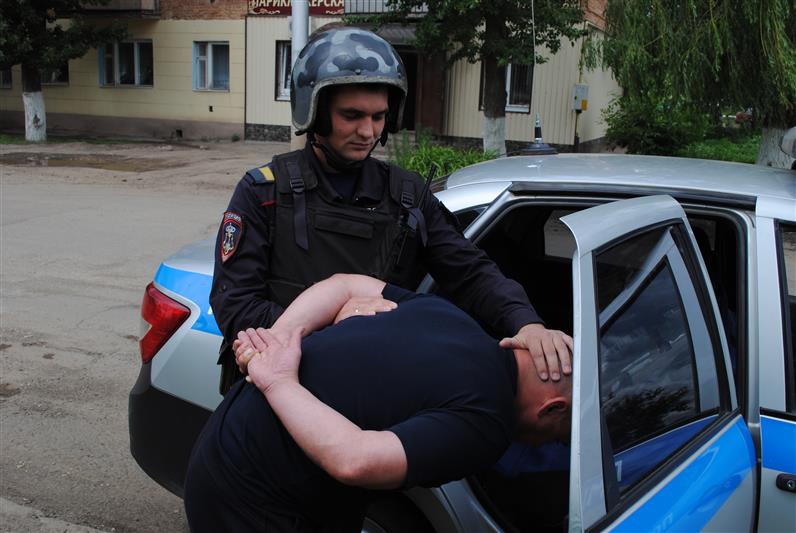 В г. Саратове сотрудники Росгвардии задержали подозреваемого в разбойном нападении
