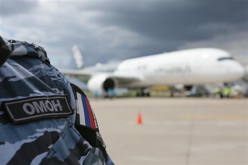 Росгвардия выполнила задачи по охране общественного порядка на Международном авиационно-космическом салоне «МАКС-2017»