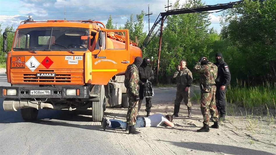 В Югре при силовой поддержке ОМОНа Росгвардии задержаны члены преступной группы, занимавшейся хищением нефтепродуктов
