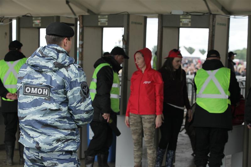 В Нижегородской области военнослужащие и сотрудники Росгвардии обеспечивают охрану общественного порядка во время проведения фестиваля современной музыки и технологий Alfa Future People