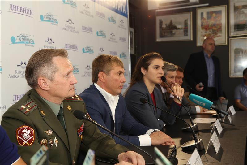 В г. Санкт-Петербурге военнослужащие Росгвардии провели пресс-конференцию, посвященную открытому турниру по женской вольной борьбе