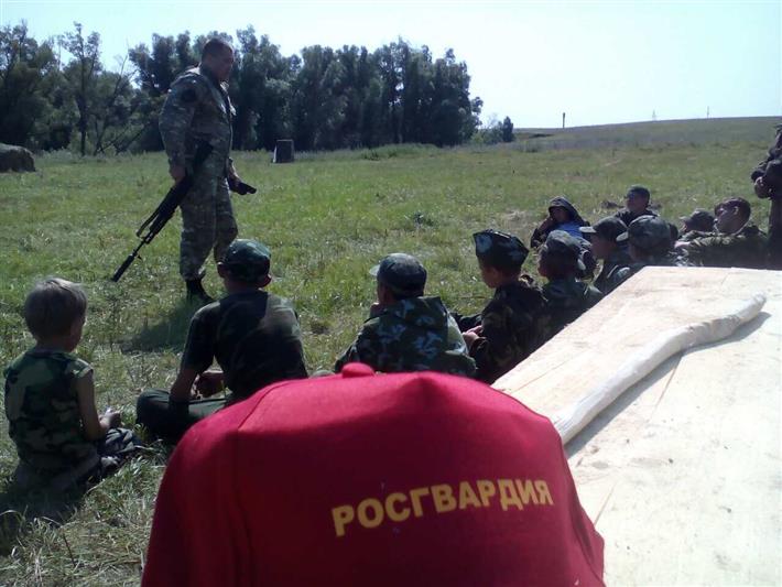 В Самарской области сотрудники СОБРа и ОМОНа Росгвардии провели  занятия для детей из военно-патриотических клубов