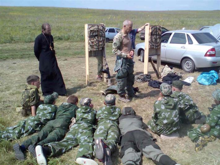 В Самарской области сотрудники СОБРа и ОМОНа Росгвардии провели  занятия для детей из военно-патриотических клубов
