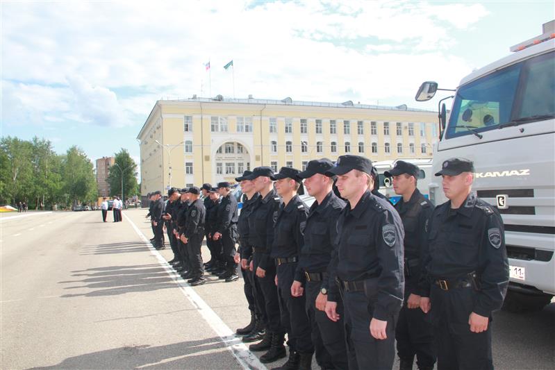 В Республике Коми состоялся гарнизонный развод нарядов Росгвардии, заступающих на боевую службу по охране общественного порядка