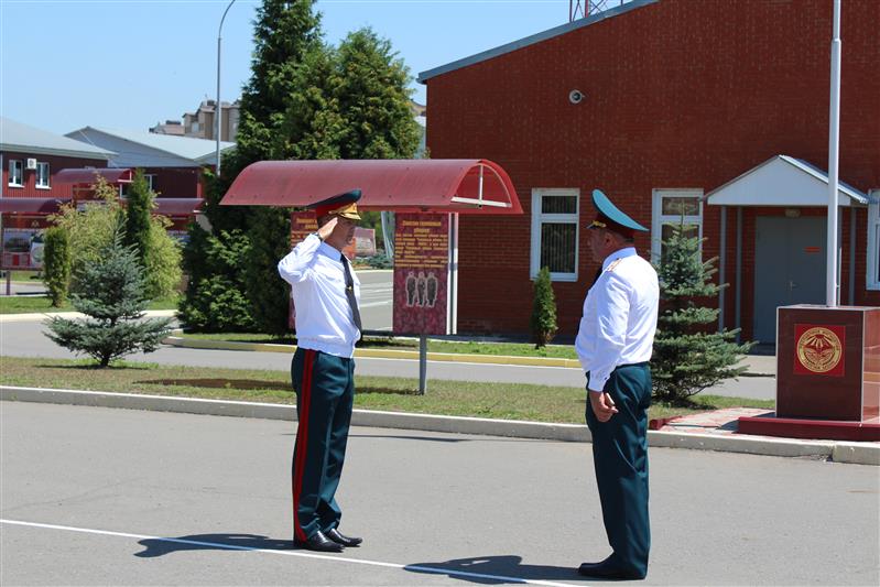 В г. Назрани более 300 семей военнослужащих полка оперативного назначения  Северо-Кавказского округа Росгвардии получили ключи от новых квартир