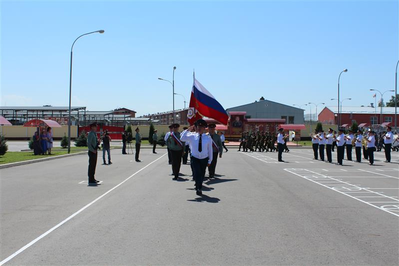 В г. Назрани более 300 семей военнослужащих полка оперативного назначения  Северо-Кавказского округа Росгвардии получили ключи от новых квартир