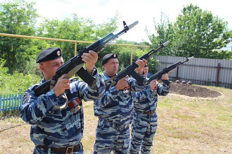 В Ростовской области бойцы таганрогского ОМОНа Росгвардии приняли участие в перезахоронении останков солдат, погибших в годы Великой Отечественной войны
