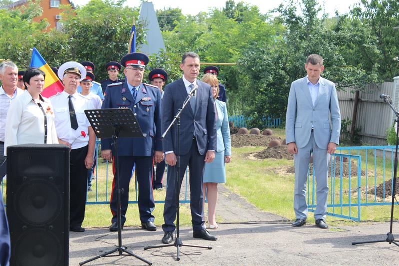 В Ростовской области бойцы таганрогского ОМОНа Росгвардии приняли участие в перезахоронении останков солдат, погибших в годы Великой Отечественной войны