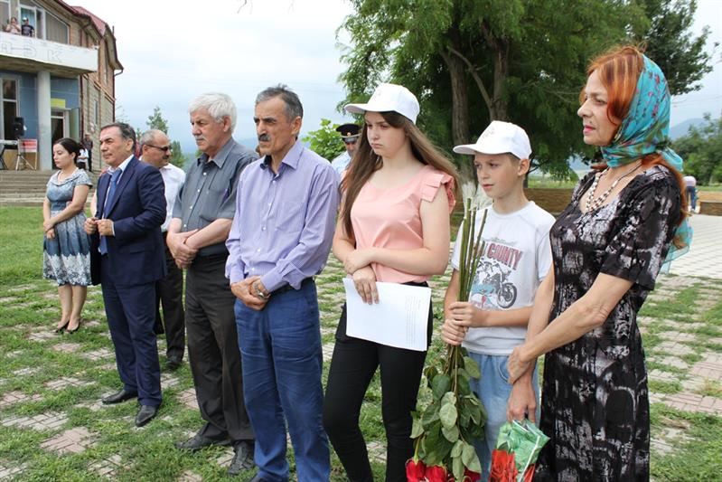 В Республике Дагестан проходят памятные мероприятия, посвященные сотруднику Росгвардии, Герою России Магомеду Нурбагандову и его брату, погибшим от рук вооруженных преступников 