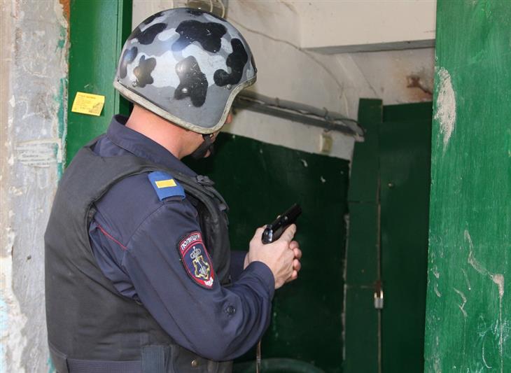 В Саратове сотрудники Росгвардии задержали мужчину, который избил и ограбил пенсионерку