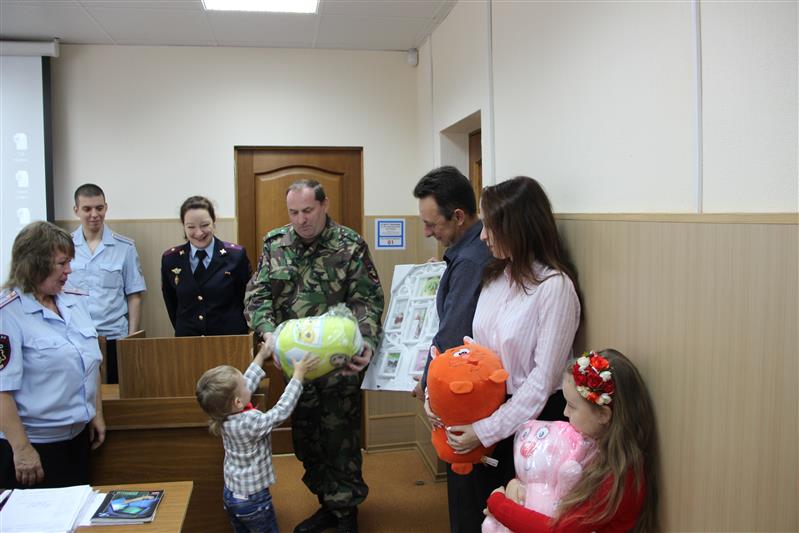 Начальник Управления Росгвардии по Ивановской области поздравил своих коллег с Днем семьи, любви и верности