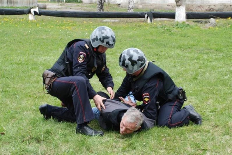 В Липецкой области сотрудники Росгвардии задержали мужчину, который напал с ножом на гражданина