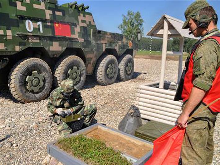 Команда военнослужащих Сибирского округа Росгвардии стала призером всеармейского конкурса экипажей радиационной, химической, биологической разведки «Безопасная среда-2017»
