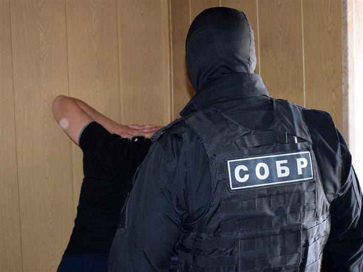 В Приангарье при силовой поддержке бойцов СОБРа Росгвардии задержан подозреваемый в совершении убийства