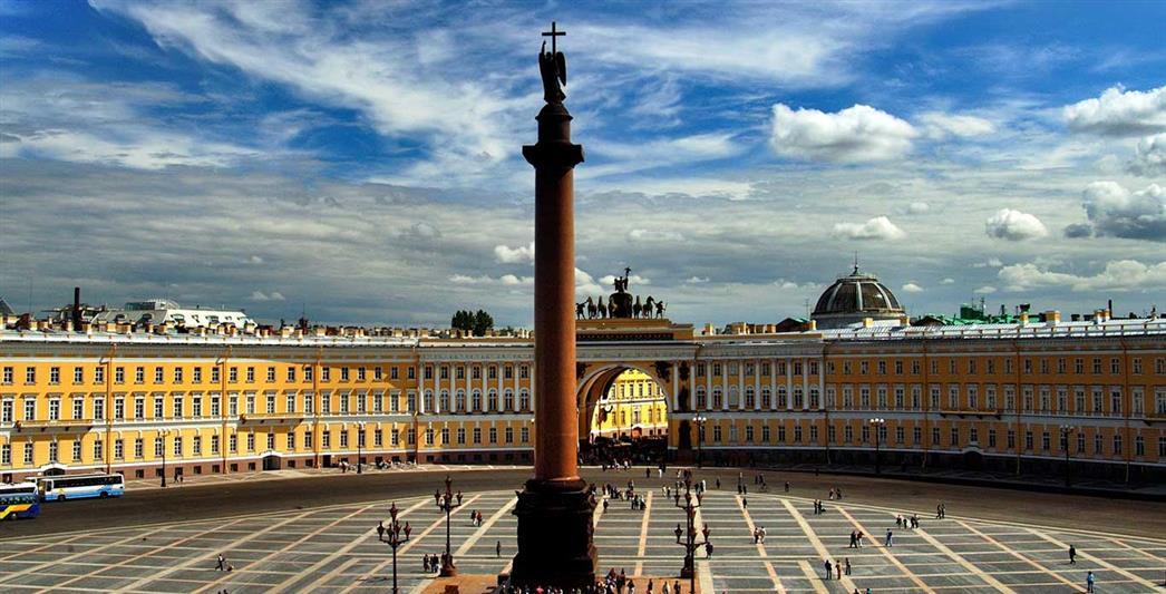 В г. Санкт-Петербурге музыканты сводного оркестра Северо-Западного округа Росгвардии выступили на Дворцовой площади