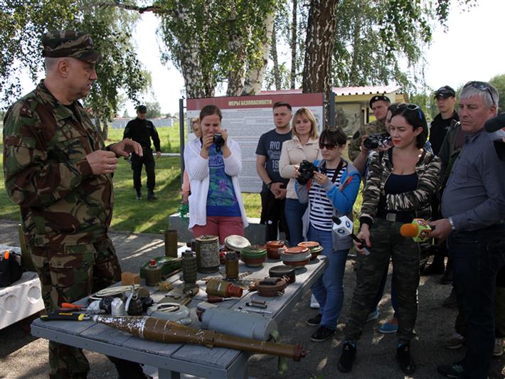 Военнослужащие и сотрудники Сибирского округа войск национальной гвардии РФ провели учебно-методический сбор журналистов региональных СМИ