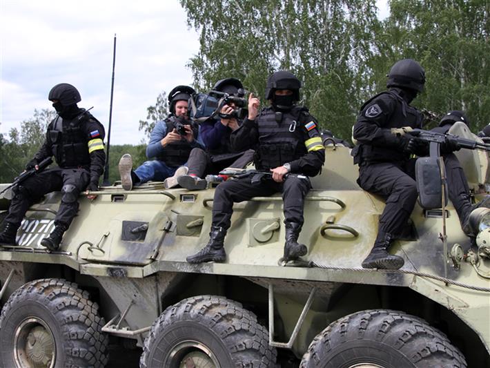 Военнослужащие и сотрудники Сибирского округа войск национальной гвардии РФ провели учебно-методический сбор журналистов региональных СМИ