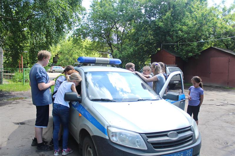 В г. Вологде сотрудники Росгвардии провели Урок безопасности для детей, отдыхающих в  летних лагерях