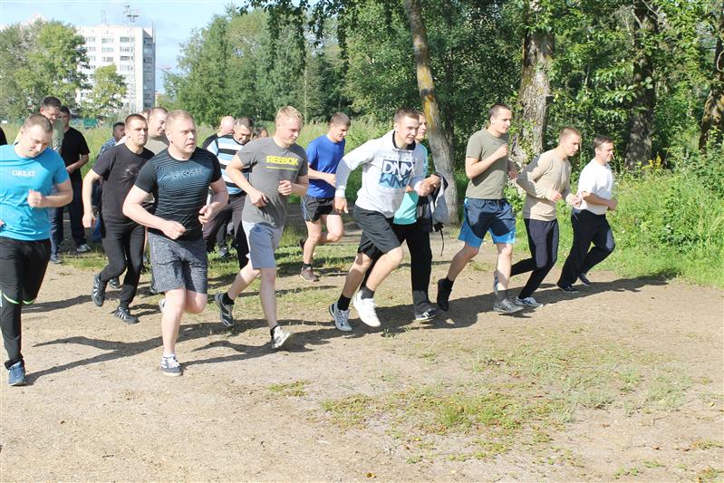 В Вологодской области сотрудники Росгвардии в преддверии Дня физкультурника в рамках городской акции «Неделя спорта» провели открытую тренировку по различным видам единоборств