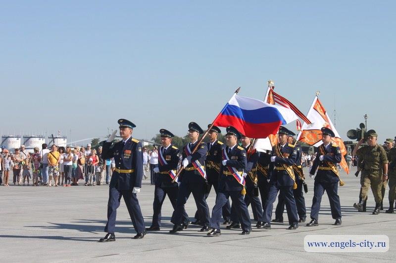В Саратовской  области военнослужащие и сотрудники Росгвардии приняли участие в праздновании  Дня Воздушного флота России