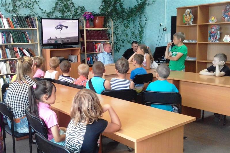 В Магаданской области сотрудники Росгвардии провели профилактическое мероприятие для подростков