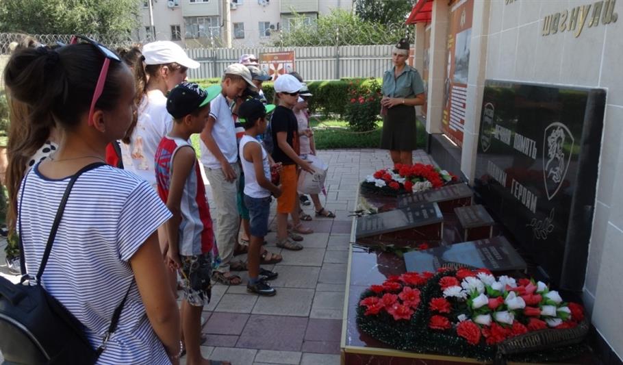 Военнослужащие Северо-Кавказского округа Росгвардии провели экскурсию для воспитанников астраханского социально-реабилитационного центра
