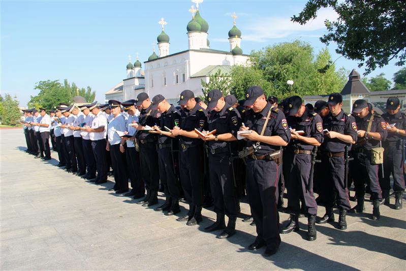В Астрахани сотрудники Росгвардии совместно с представителями регионального УВМД проводят комплекс мероприятий по обеспечению безопасности образовательных учреждений 