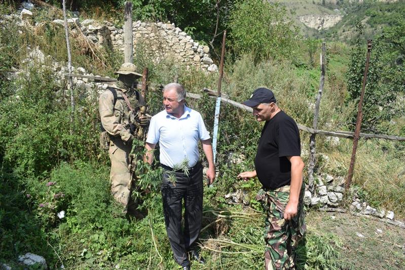 В Республике Дагестан сотрудники Росгвардии принимают участие в межведомственной операции «Мак-2017»