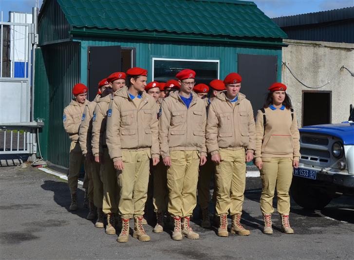 Бойцы мурманского ОМОНа провели День открытых дверей для юнармейцев