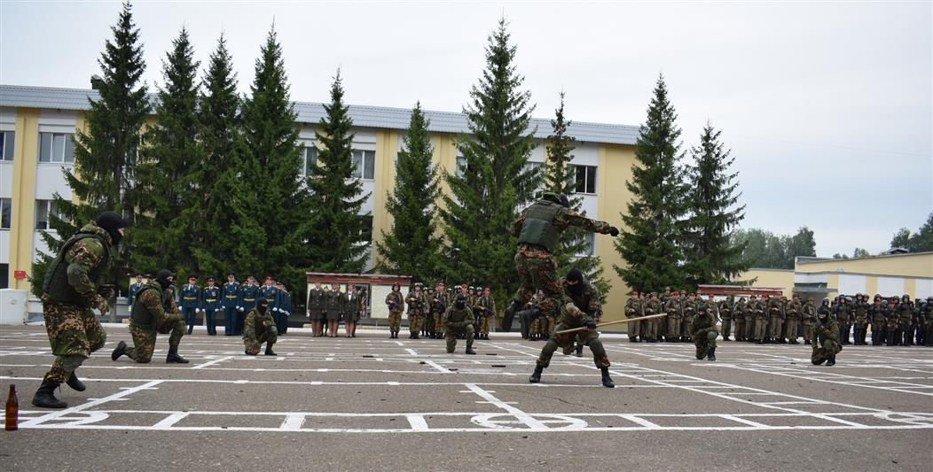 В Отдельном отряде специального назначения «Барс» Приволжского округа войск национальной гвардии Российской Федерации (г. Казань) отметили 15-ю годовщину сформирования воинской части