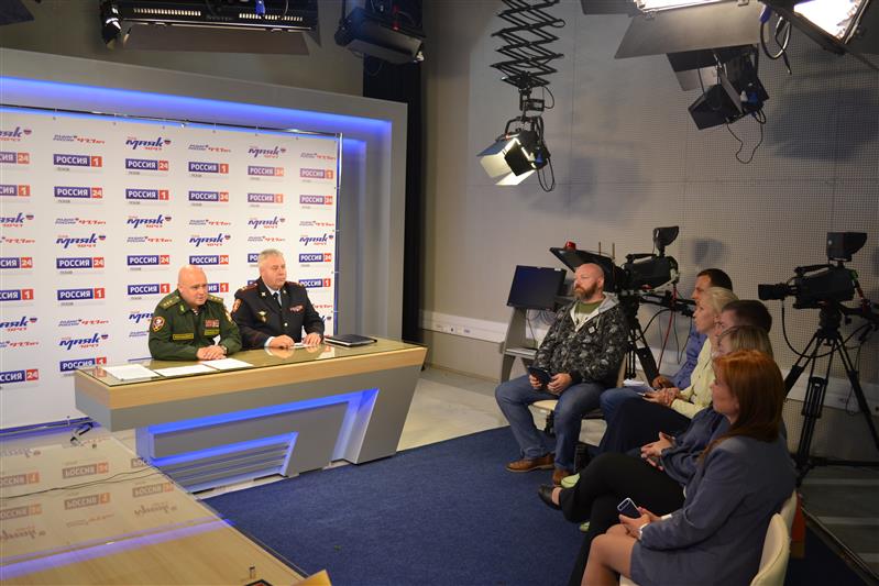Командующий Северо-Западным округом встретился с руководителями ведущих средств массовой информации Псковской области