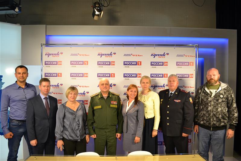 Командующий Северо-Западным округом встретился с руководителями ведущих средств массовой информации Псковской области