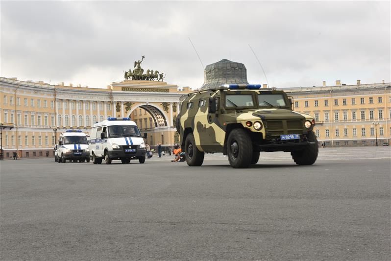 В Санкт-Петербурге прошел первый гарнизонный развод нарядов Росгвардии, заступающих на боевую службу по охране общественного порядка