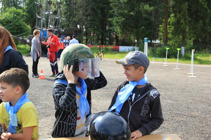 Сотрудники Управления Росгвардии по Республике Коми рассказали юным динамовцам о своей профессии